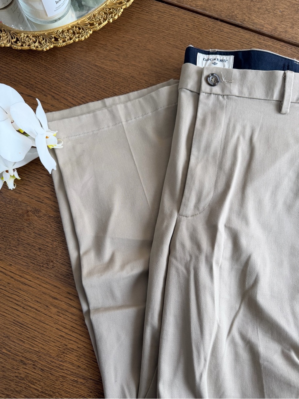 Dockers Men's Khaki Flat-Front Chinos in Light Beige